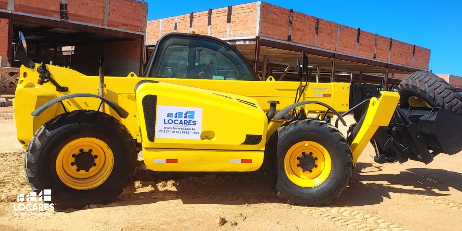 Manipulador Telescópico vs. Caminhão Guindauto: Qual É a Melhor Opção para Sua Necessidade?
